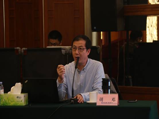 中國人民大學心理健康教育與咨詢中心主任、副教授胡鄧